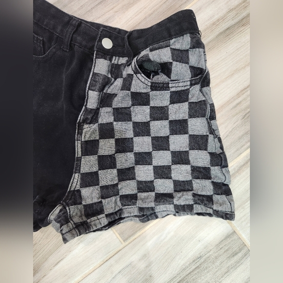 Romwe Checkered Black Denim Jigh Waisted Shorts Size 4 - Picture 3 of 7